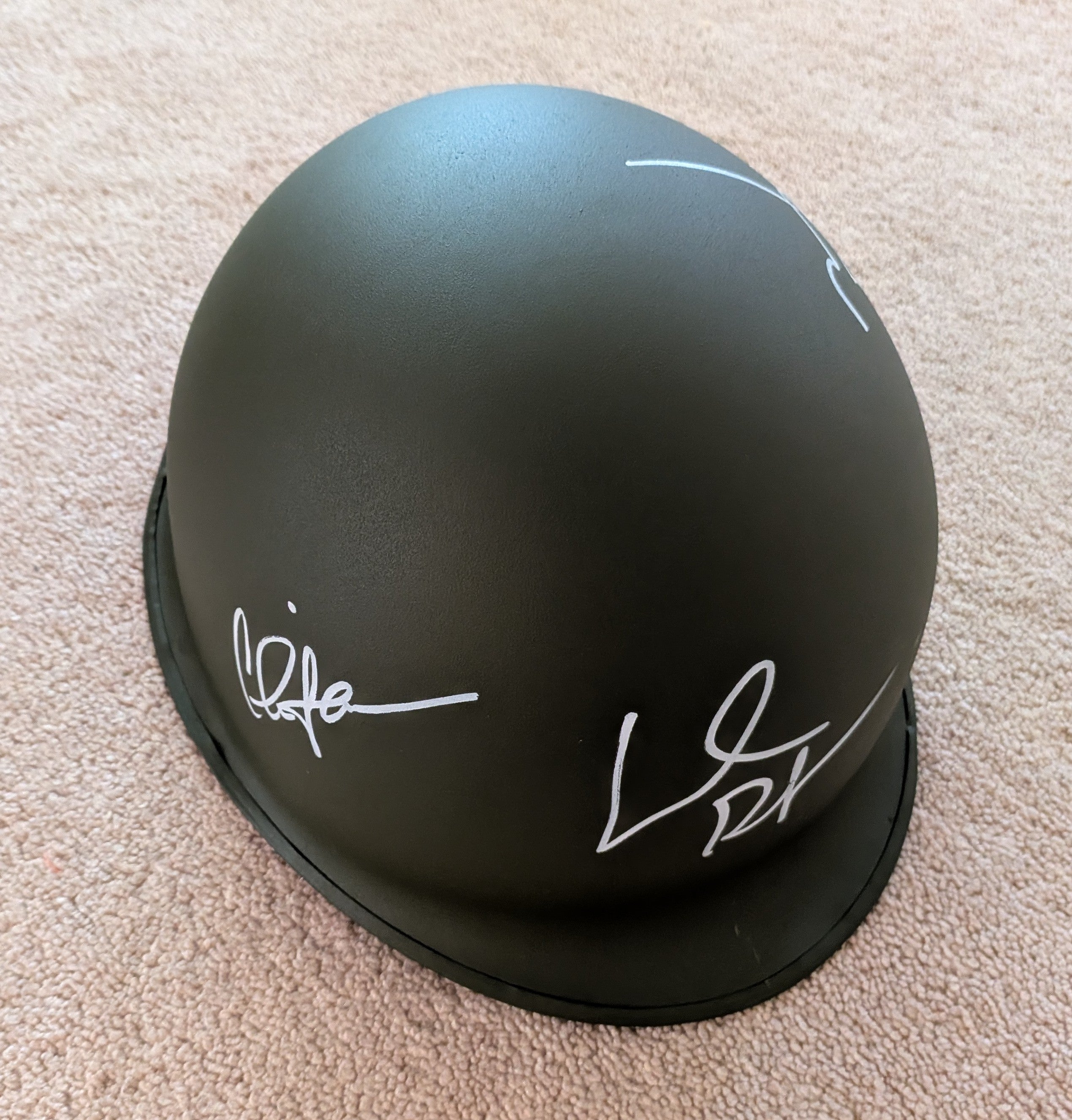 Willem Dafoe, Johnny Depp, Charlie Sheen Multi-Signed Authentic M1 Army Steel Helmet Prop Replica – Platoon (1986) | Celebrity Authentics & SWAU