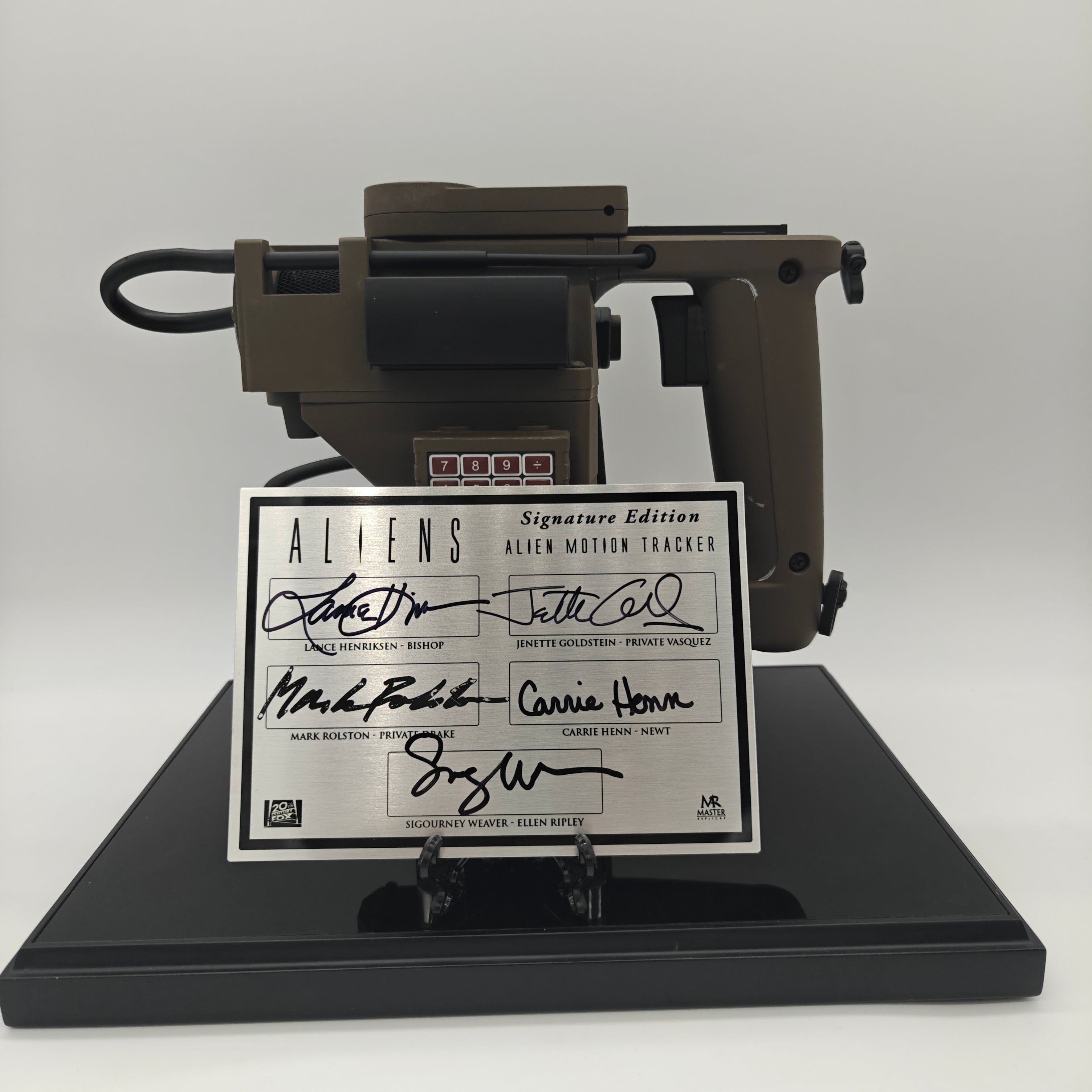 Sigourney Weaver +4 Signed Master Replicas Aliens Motion Tracker 1:1 Prop Replica Limited Edition
