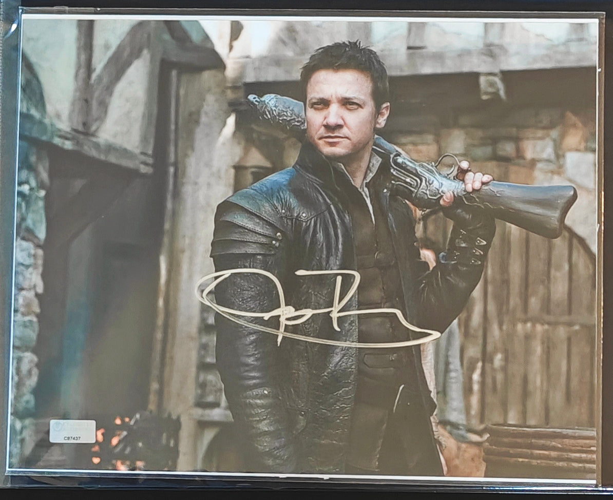Jeremy Renner Signed 8x10 Photo from Hansel & Gretel: Witch Hunters