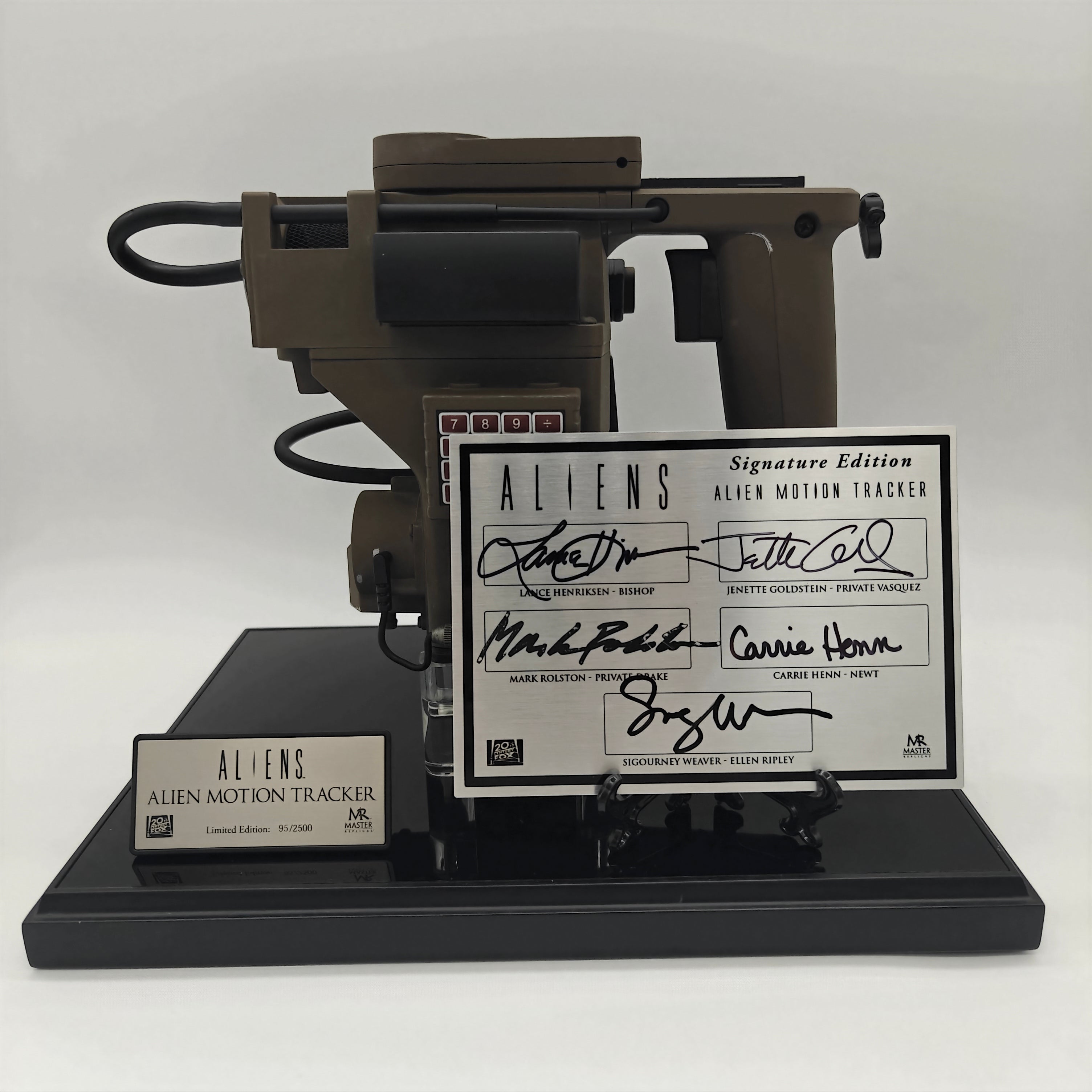Sigourney Weaver +4 Signed Master Replicas Aliens Motion Tracker 1:1 Prop Replica Limited Edition