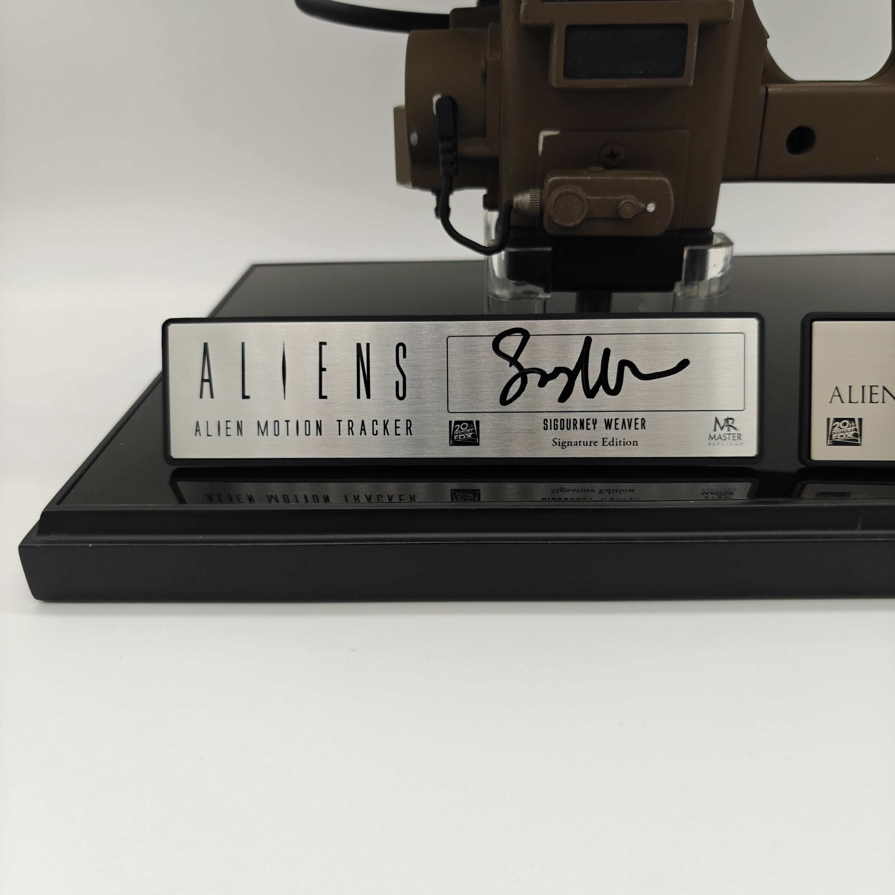 Sigourney Weaver Signed Artist Proof Master Replicas Aliens Motion Tracker 1:1 Prop Limited Edition