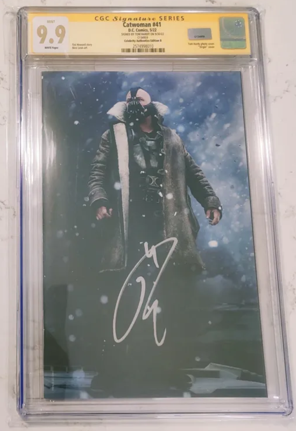 Tom Hardy Signed RARE 2022 Catwoman #41 Celebrity Authentics Exclusive Bane Photo Cover CGC SS 9.9