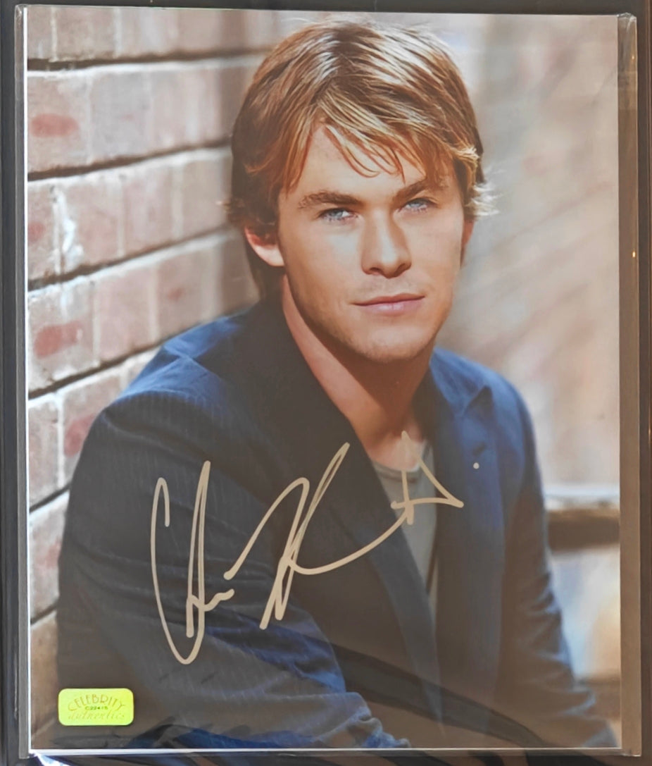 Chris Hemsworth Signed 8x10 Studio Photo