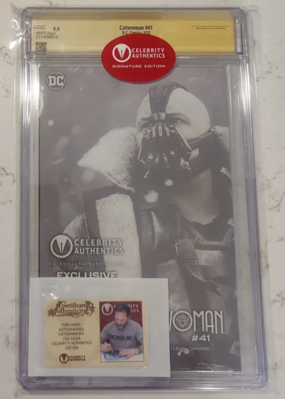 Tom Hardy Signed RARE 2022 Catwoman #41 Celebrity Authentics Exclusive Bane Photo Cover CGC SS 9.9