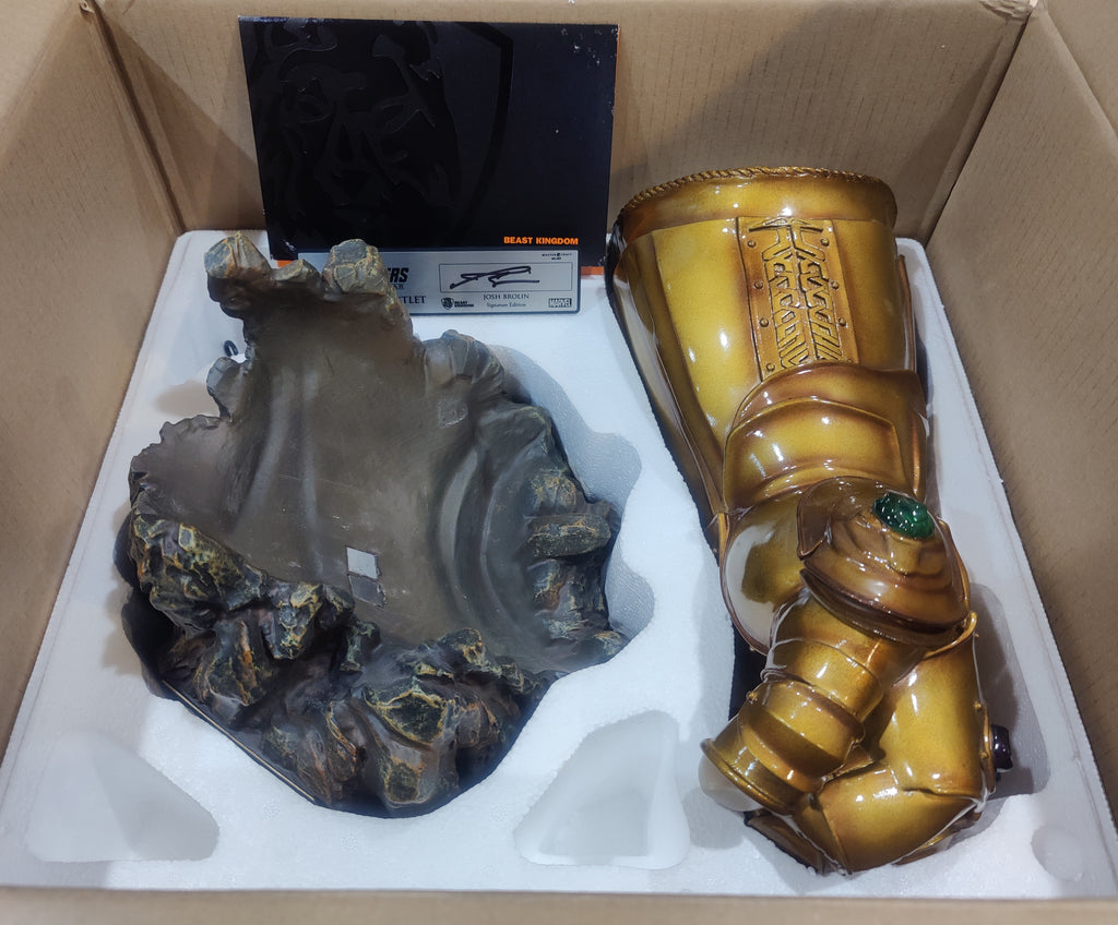 Josh Brolin Signed Beast Kingdom - Marvel Thanos Infinity Gauntlet
