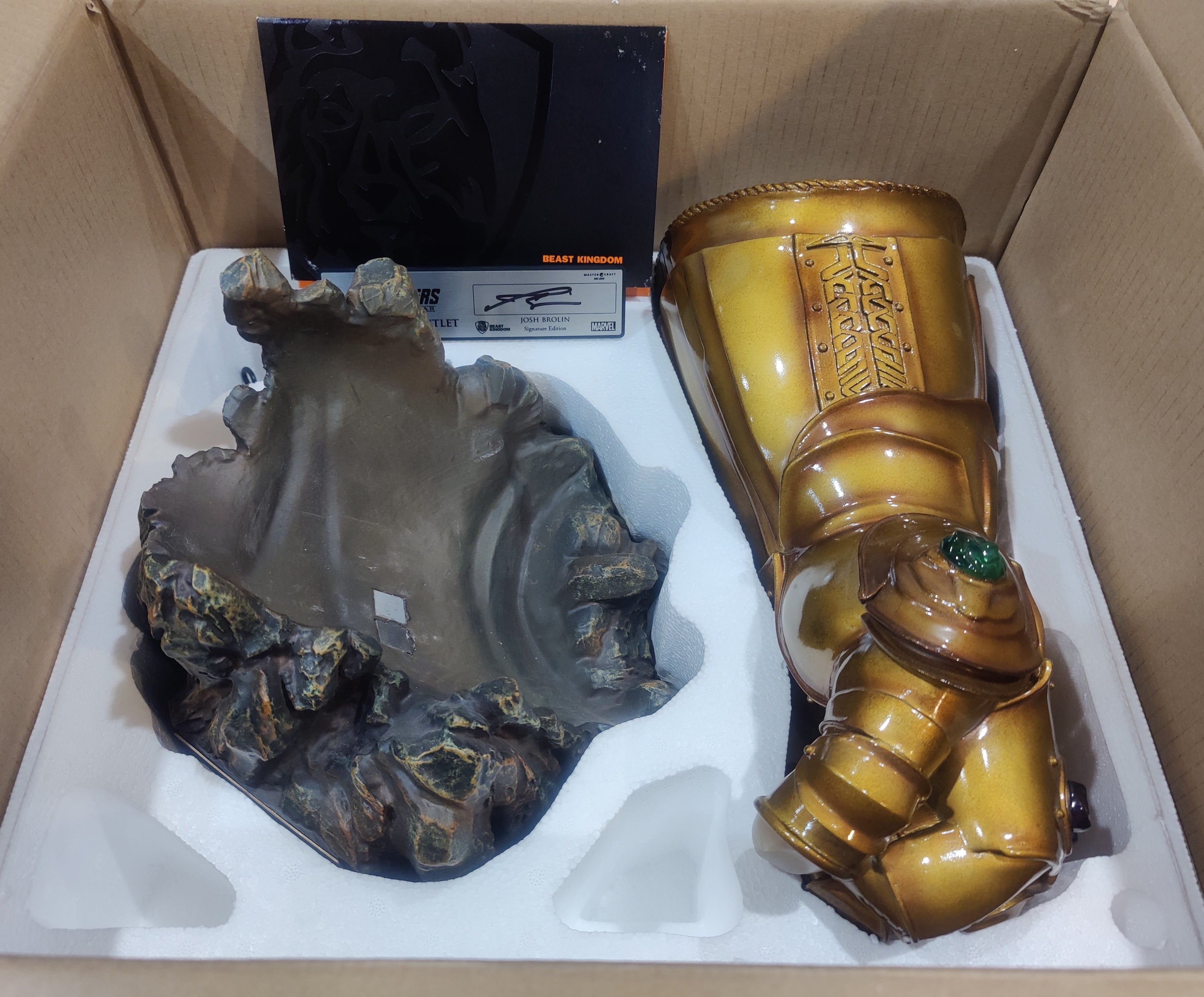 Josh Brolin Signed Beast Kingdom - Marvel Thanos Infinity Gauntlet